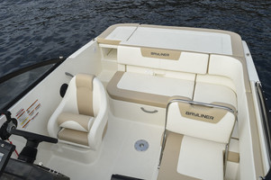 Bayliner VR5 Cuddy med Mercruiser sterndrive