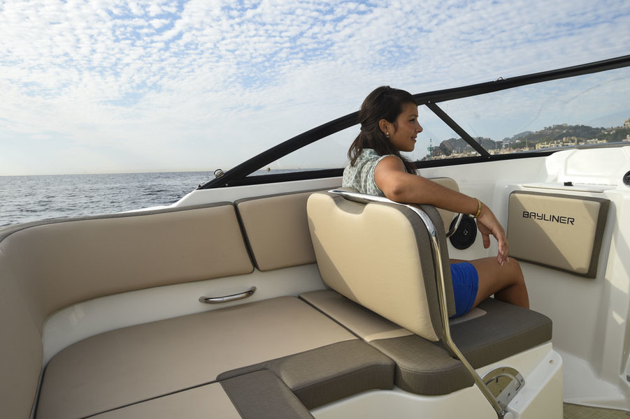 Bayliner VR5 Cuddy med Mercruiser sterndrive