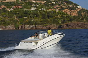 Bayliner VR5 Cuddy med Mercruiser sterndrive